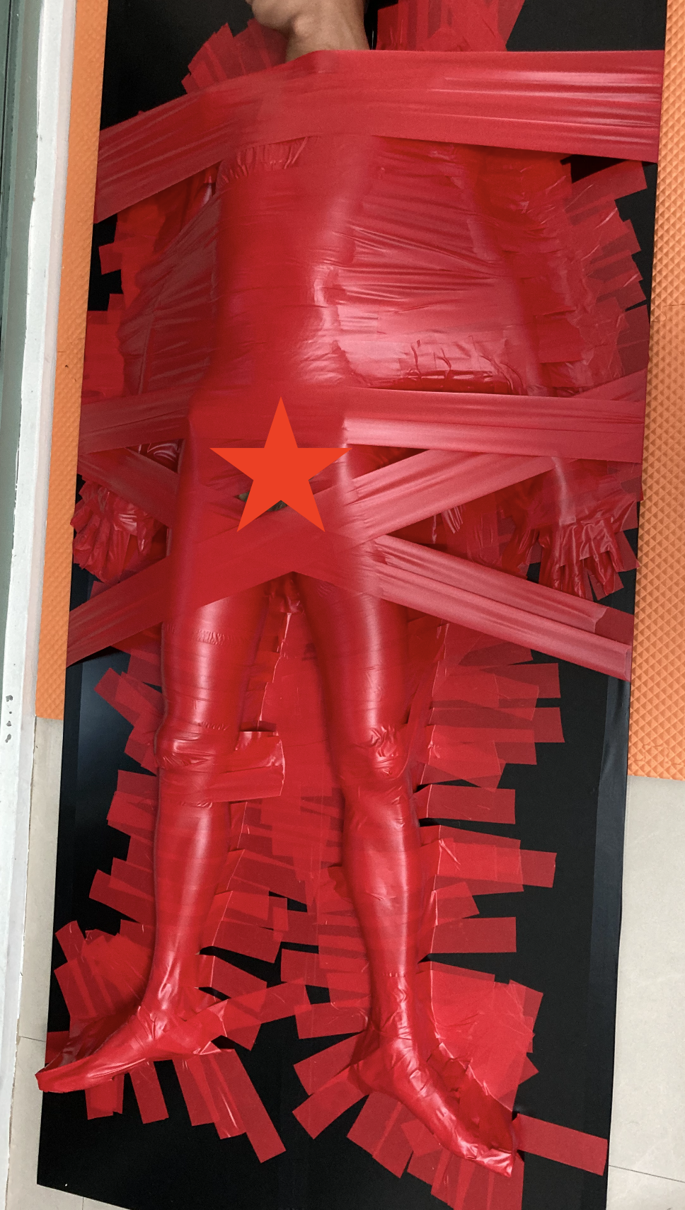 躺地上的樣子